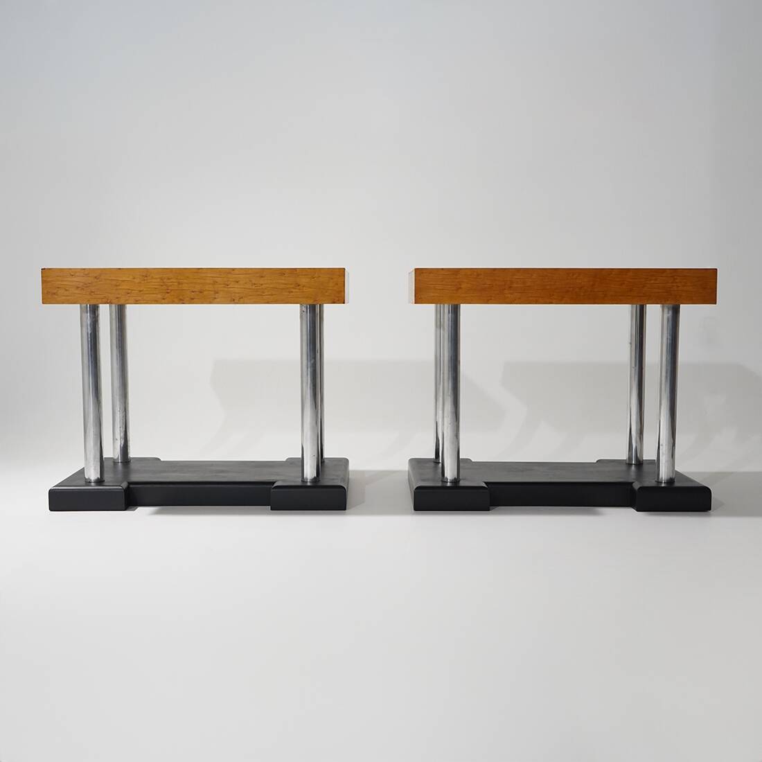 Paire de tabourets en érable œil de perdrix et métal chromé, années 1930