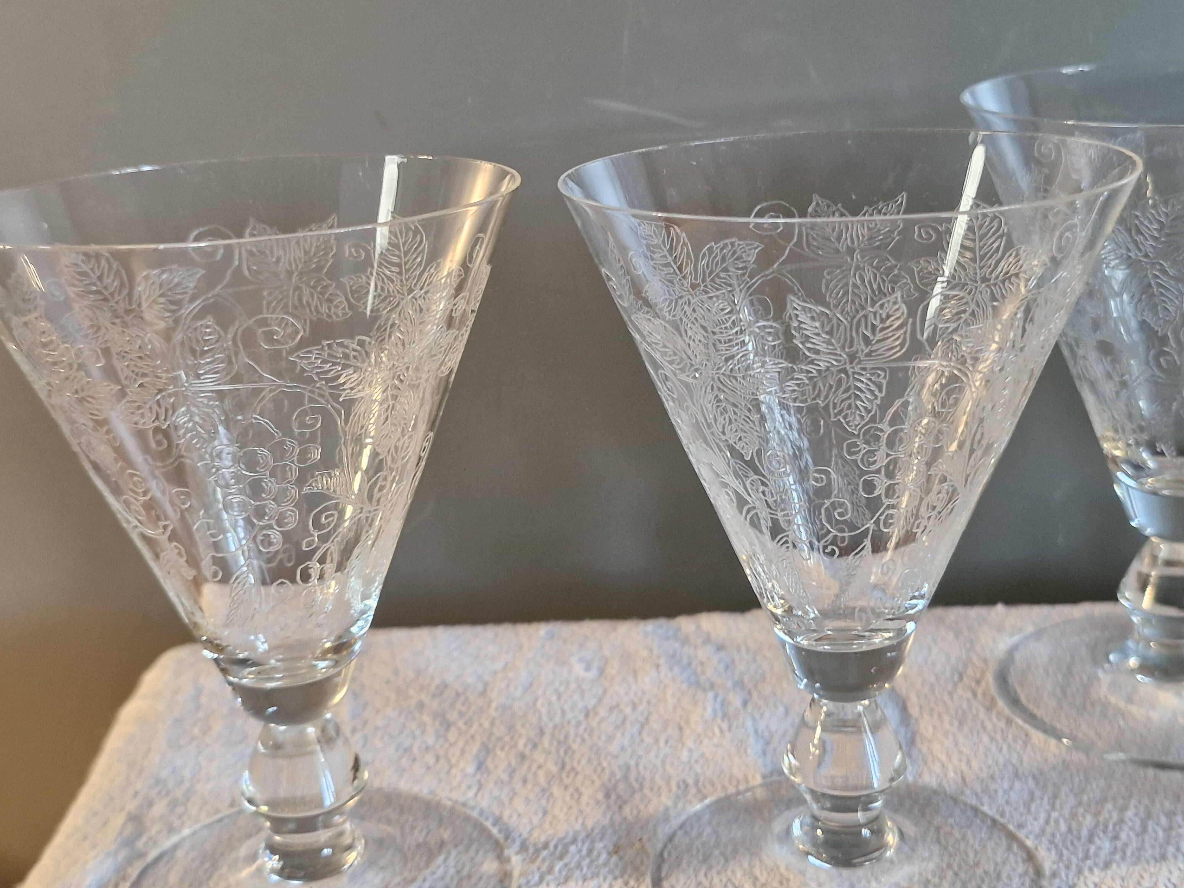 8 large Art Deco crystal glasses, grape clusters (+ 2 gifts)