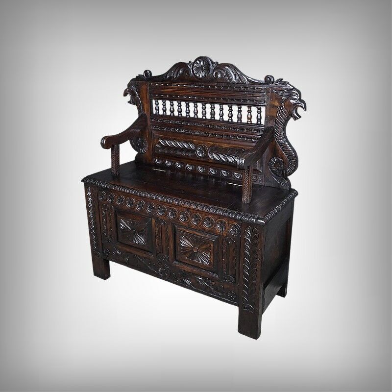 Banc coffre en chêne, style néo-gothique – début XXe