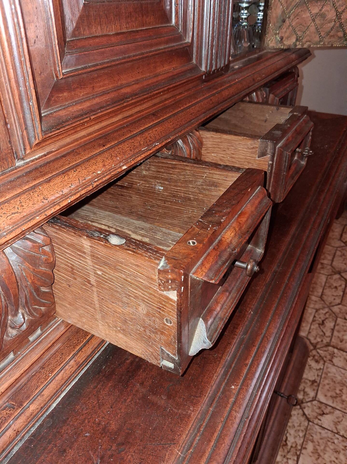 Cabinet - Buffet Deux Corps Renaissance En Noyer, XVIIe