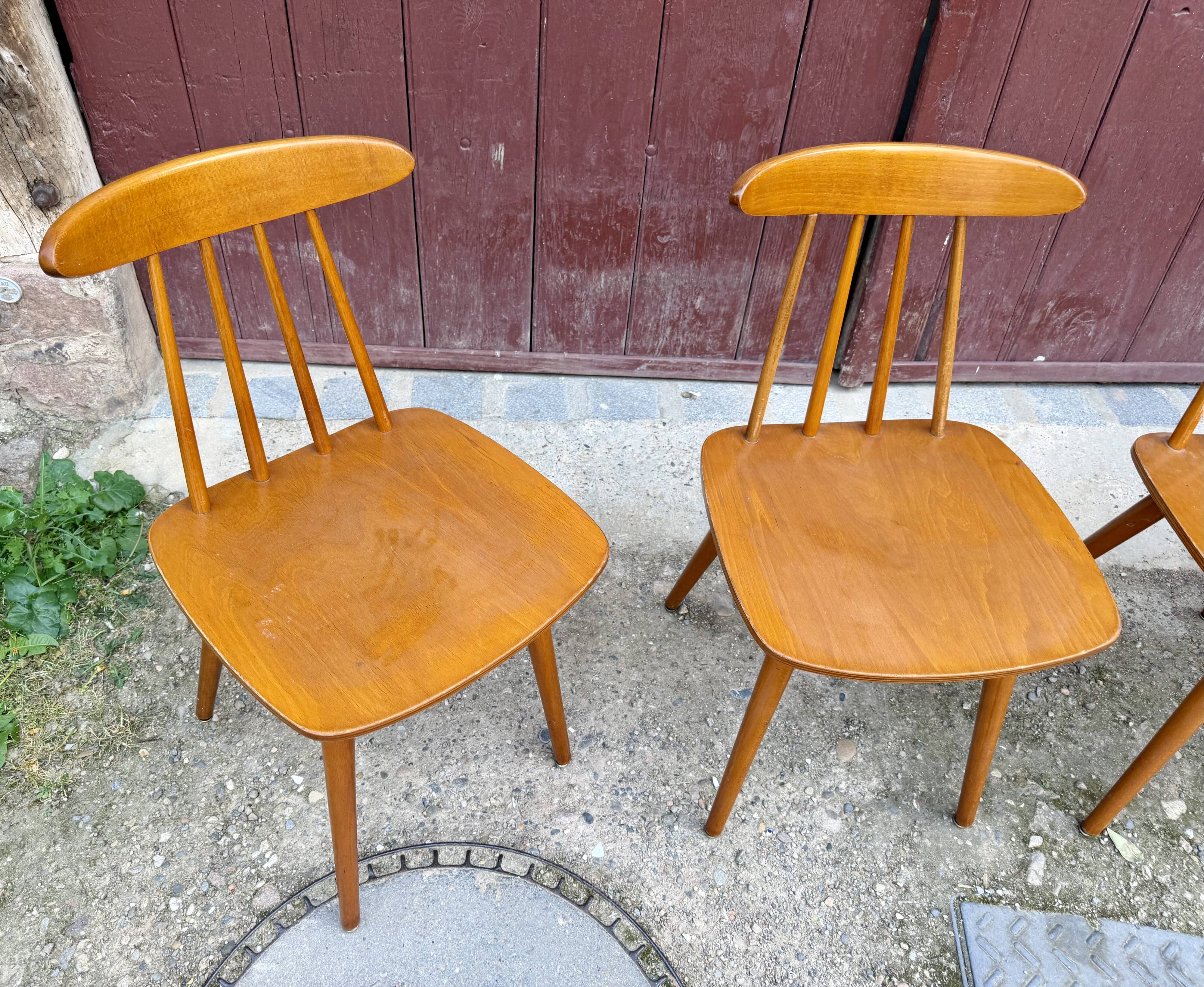 🪑✨ Set of 4 vintage HILLER chairs – Rare model with boomerang backrest -