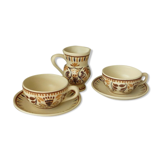 2  tasses a chocolat dejeuner et pot a lait faience henriot quimper