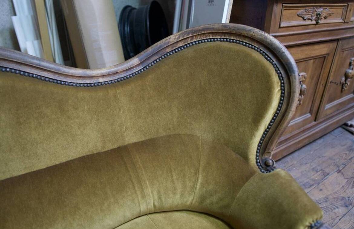 Three-seater velvet canapé in green, Louis Philippe style, 19th century.