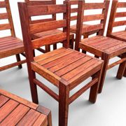 Suite de 8 chaises brutalistes bois exotique massif (essingan) 1960