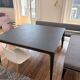 Vente : Table de salle à manger carrée sur mesure + banquette d'angle — lot