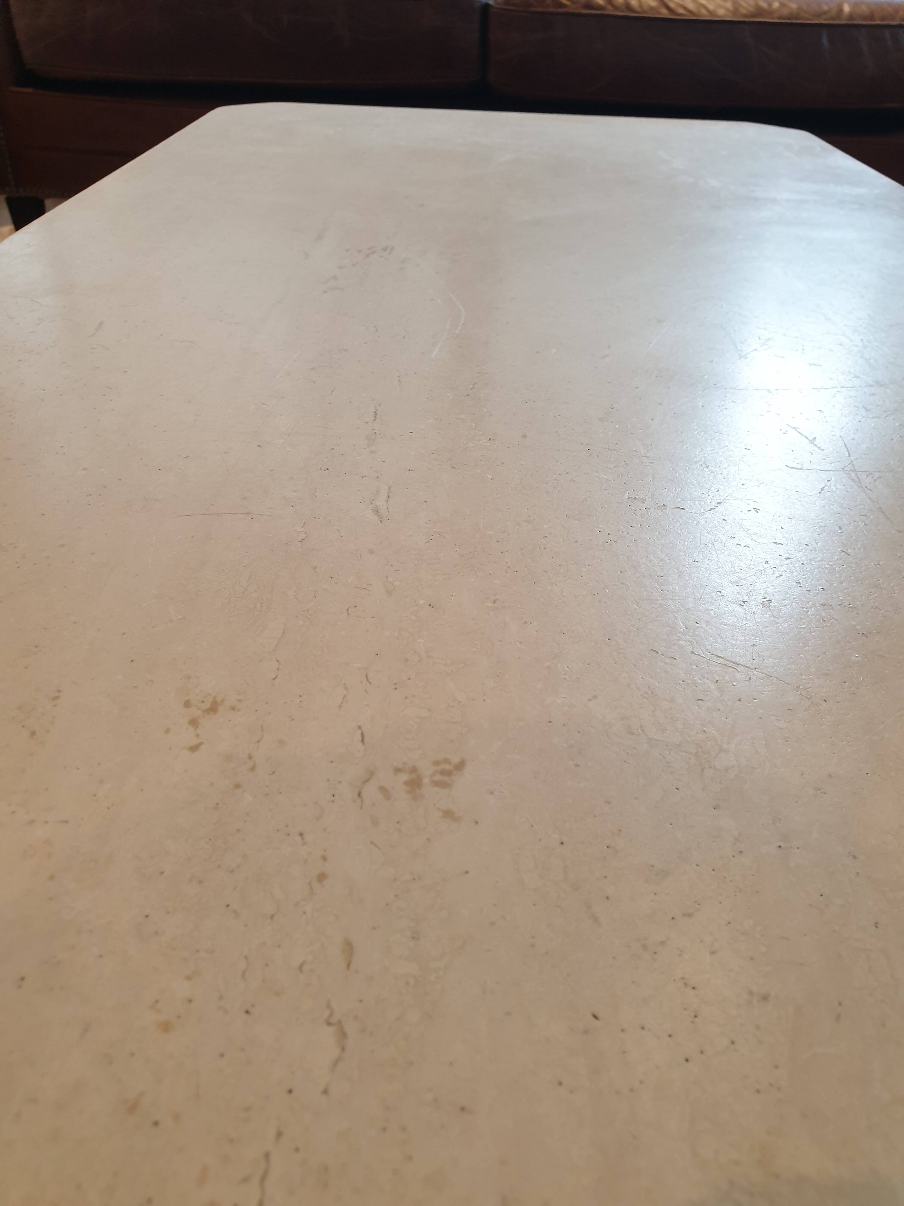 Table basse en travertin