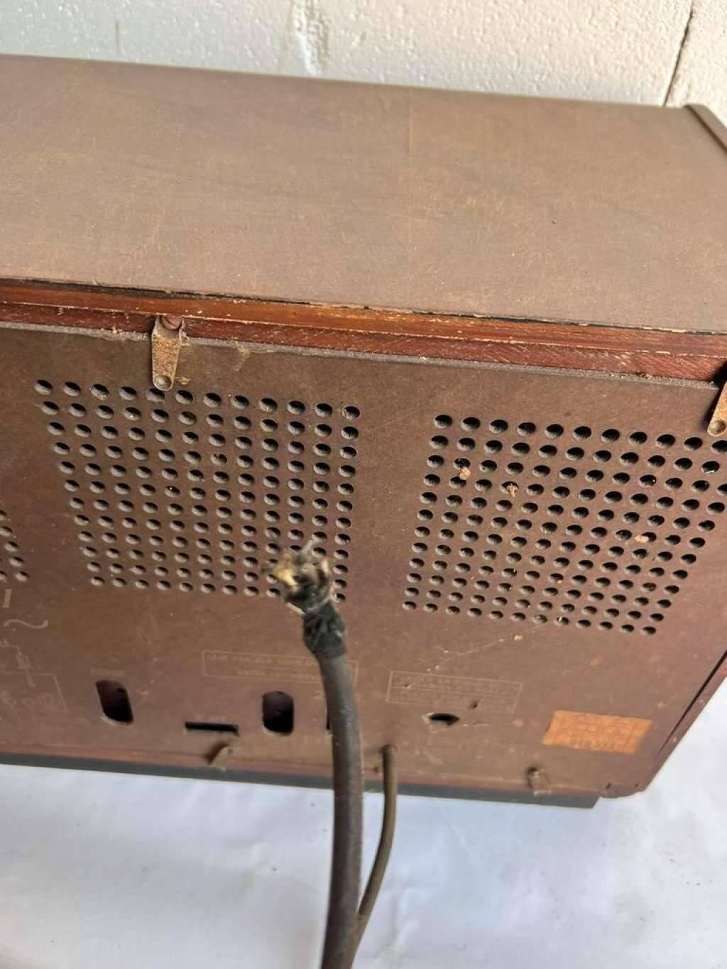 Vintage wooden radio radiobell