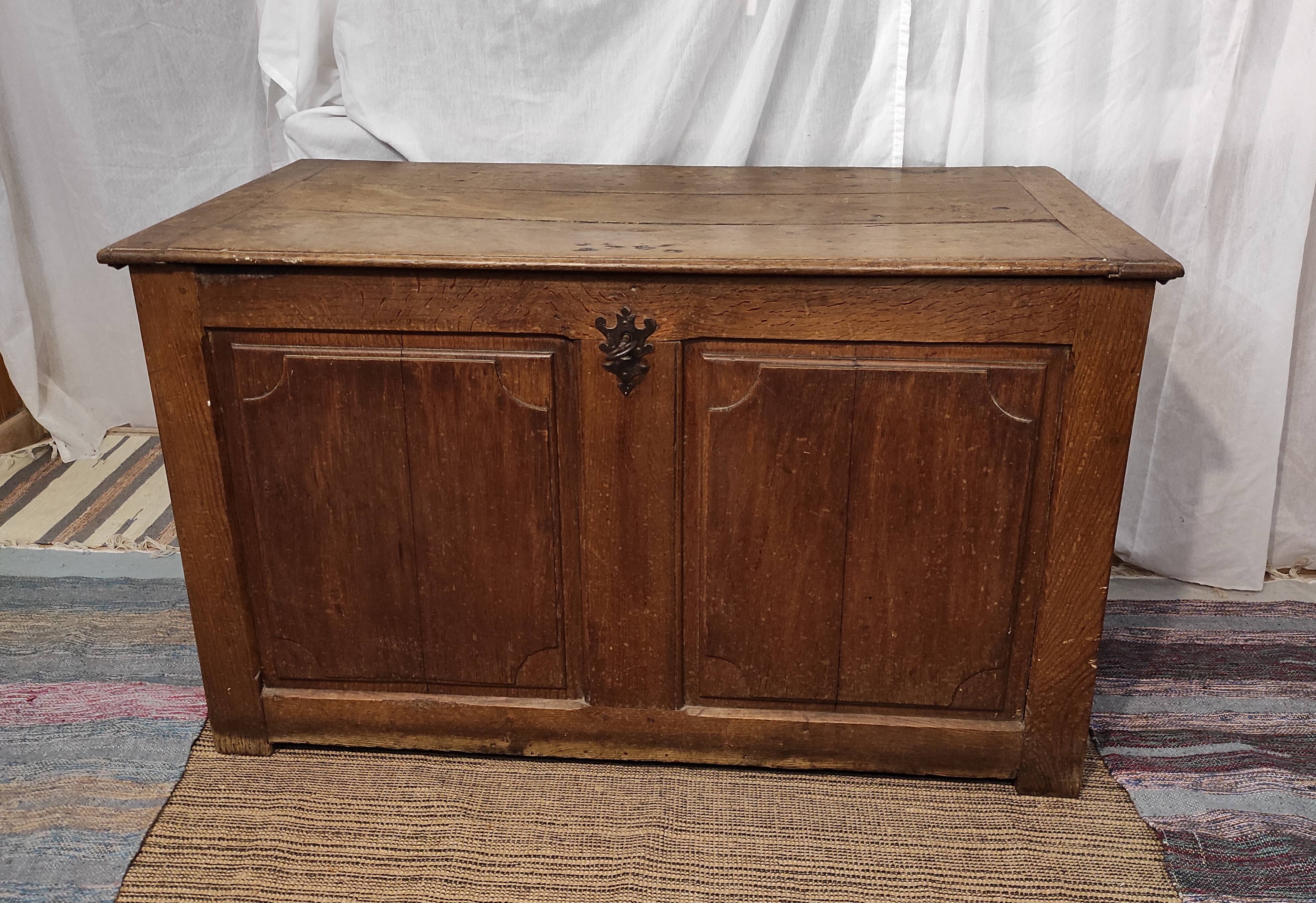 Trunk / trunk in oak 19th