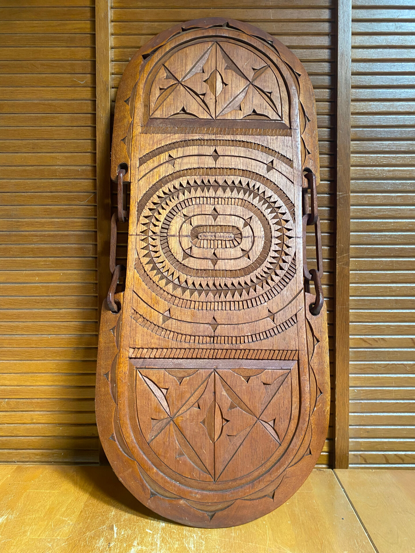 Table Basse Ancienne Guyane Bois Exotique Sculpté Pieds Pliables Vinta