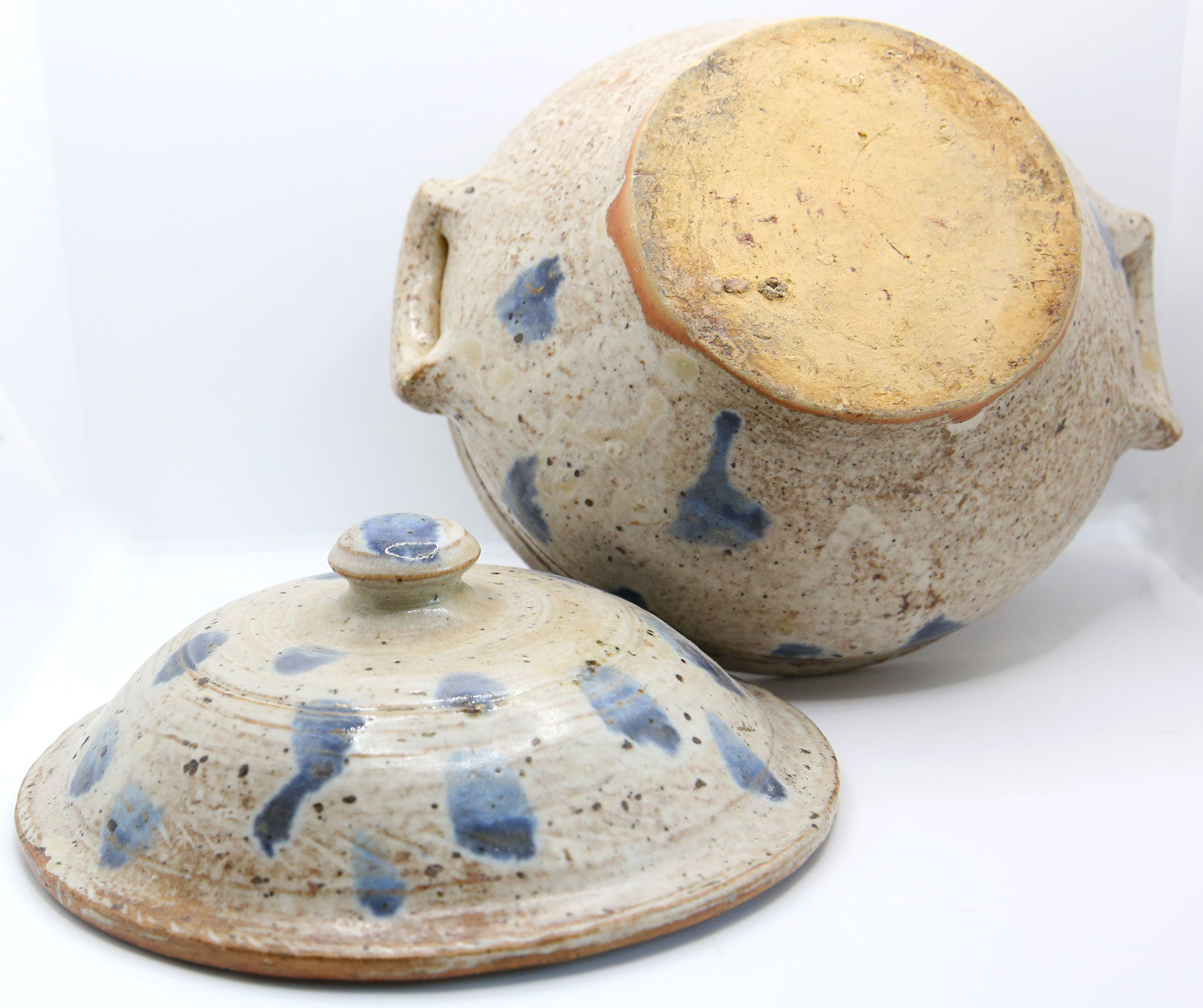 Bohemian soup tureen in gray sandstone and its blue spots