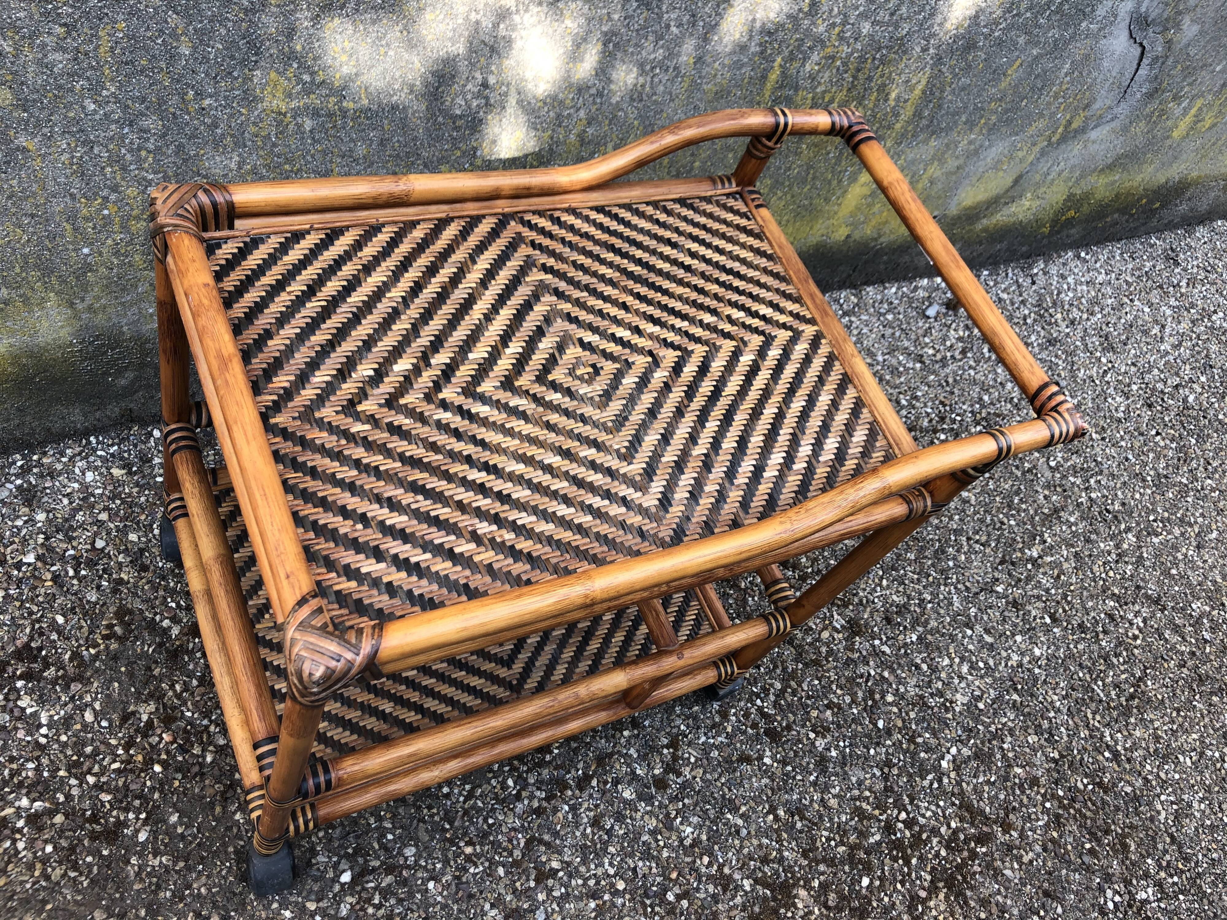 Vintage rattan rolling dessert