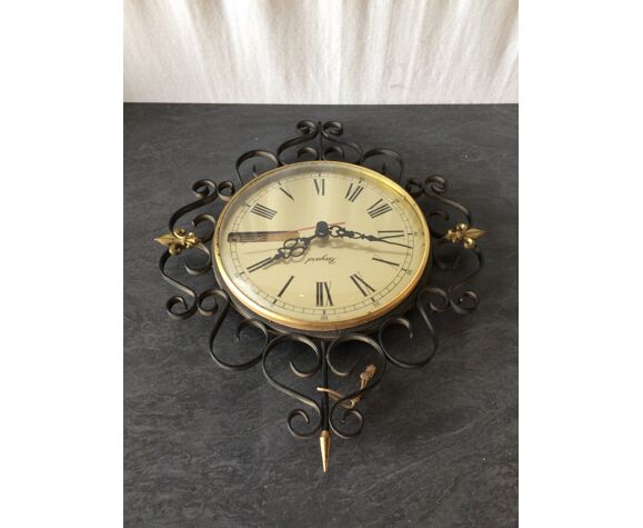 Pendule horloge ancienne Bayard fer forgé fleur de lys années 70 vintage |  Selency