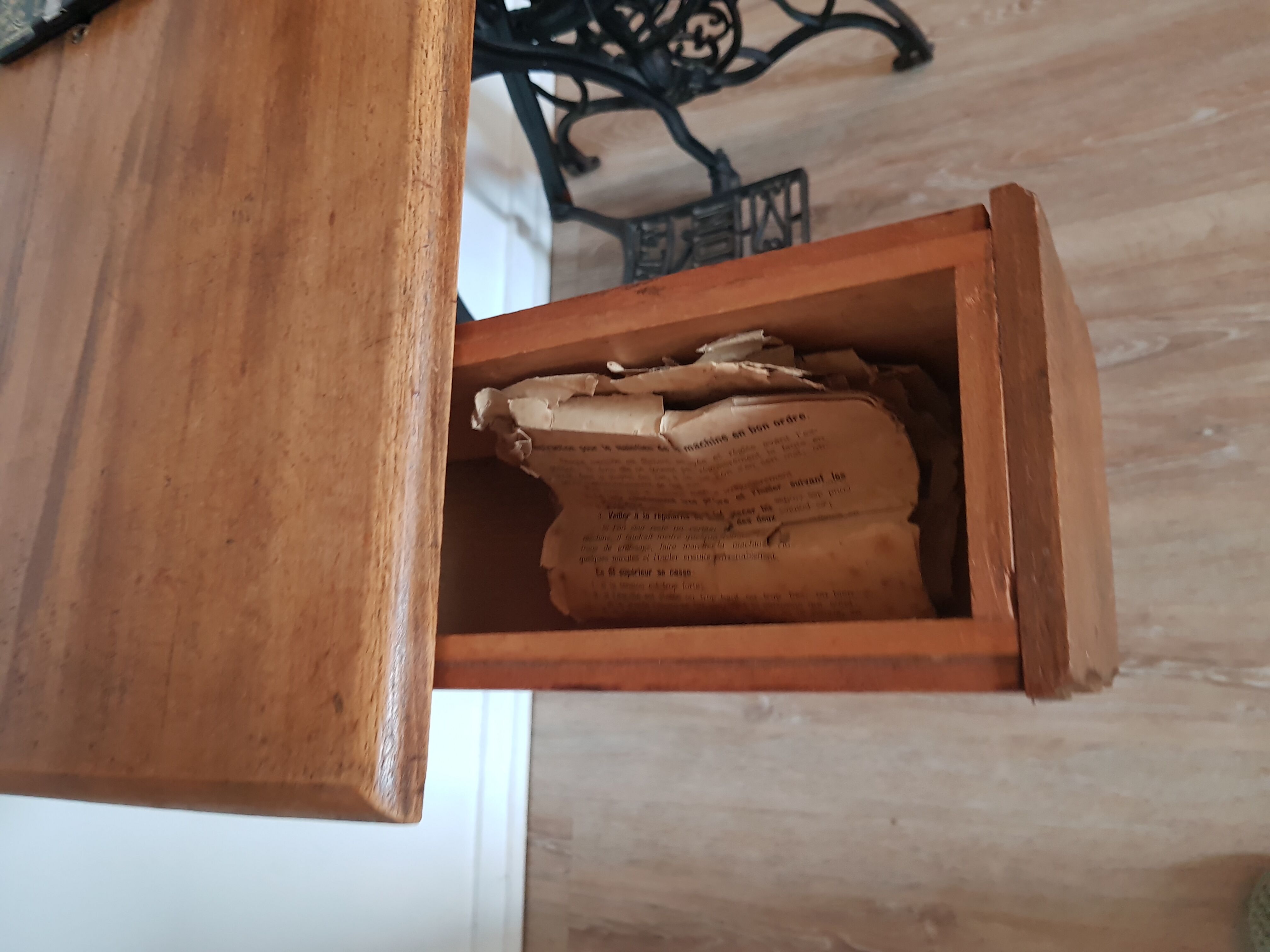 Old sewing machine H. Vigneron