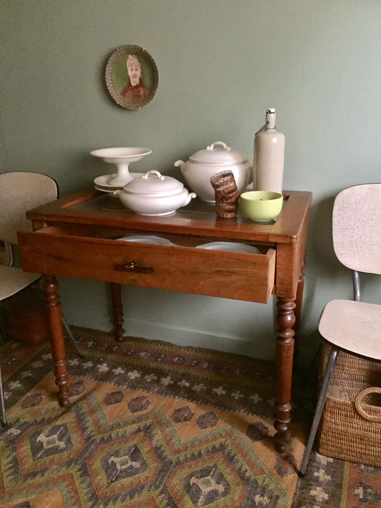 Business showcase table