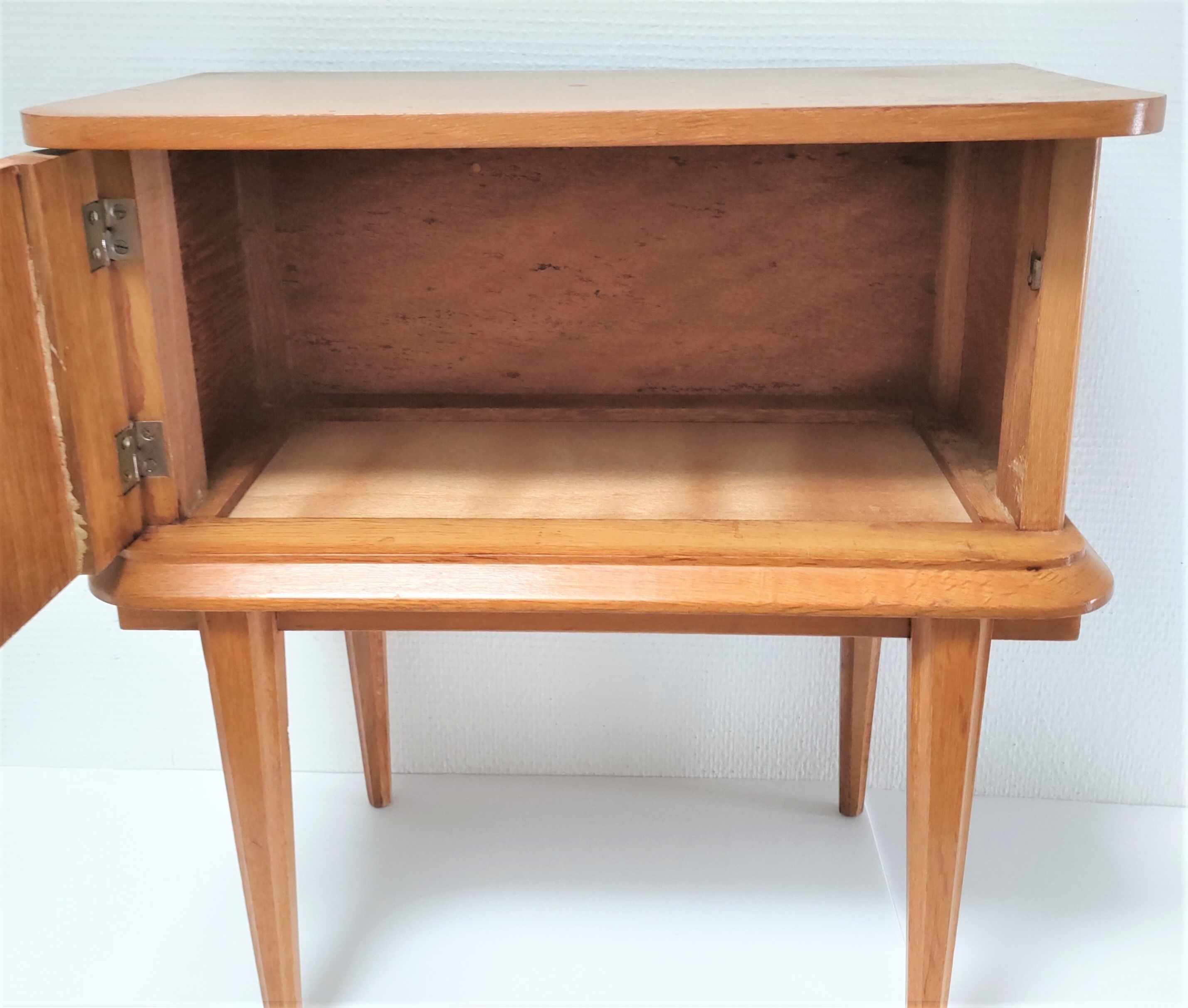 Bedside wood feet tapered 60s