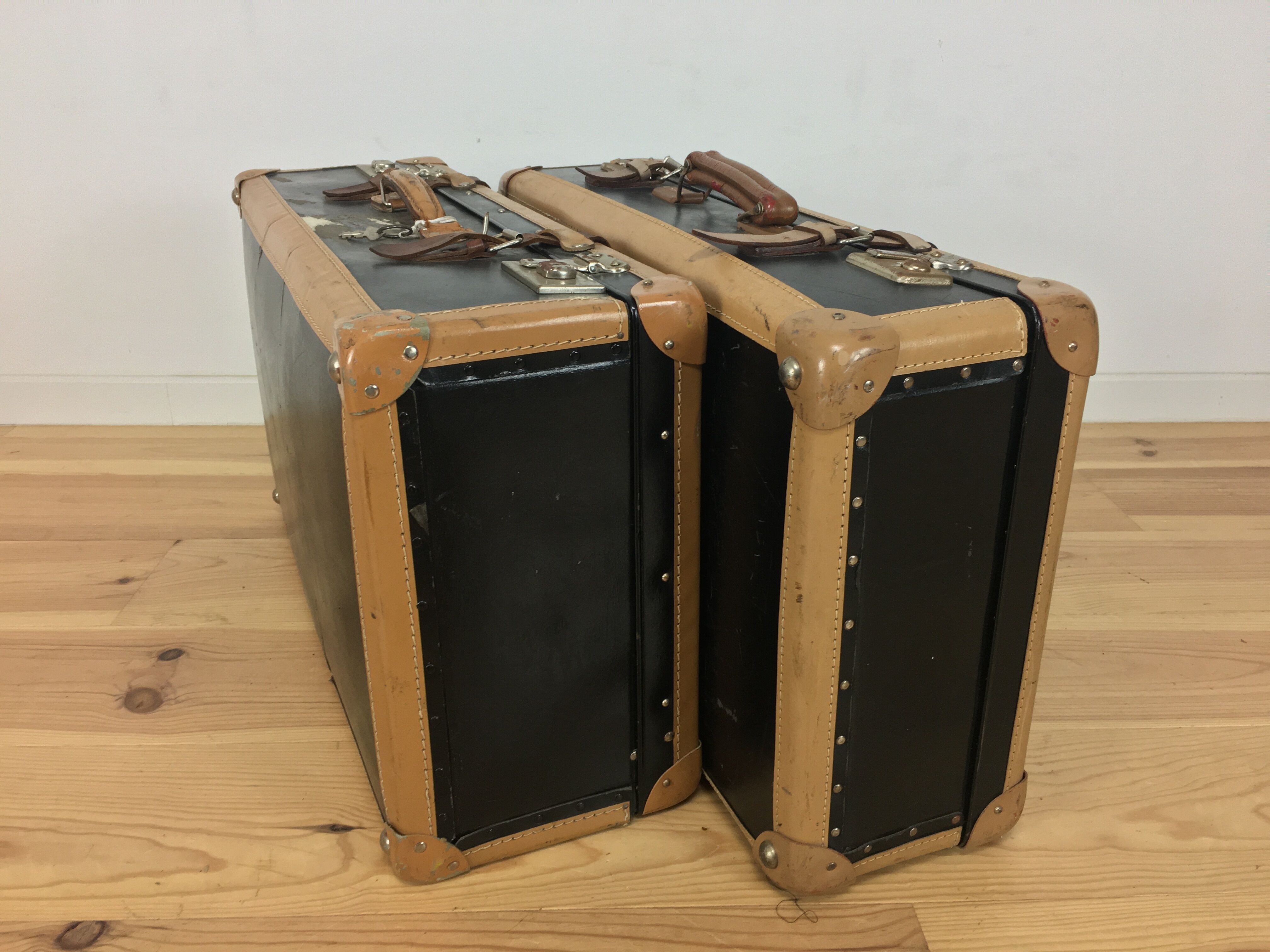 Suite of 2 suitcases, 50s