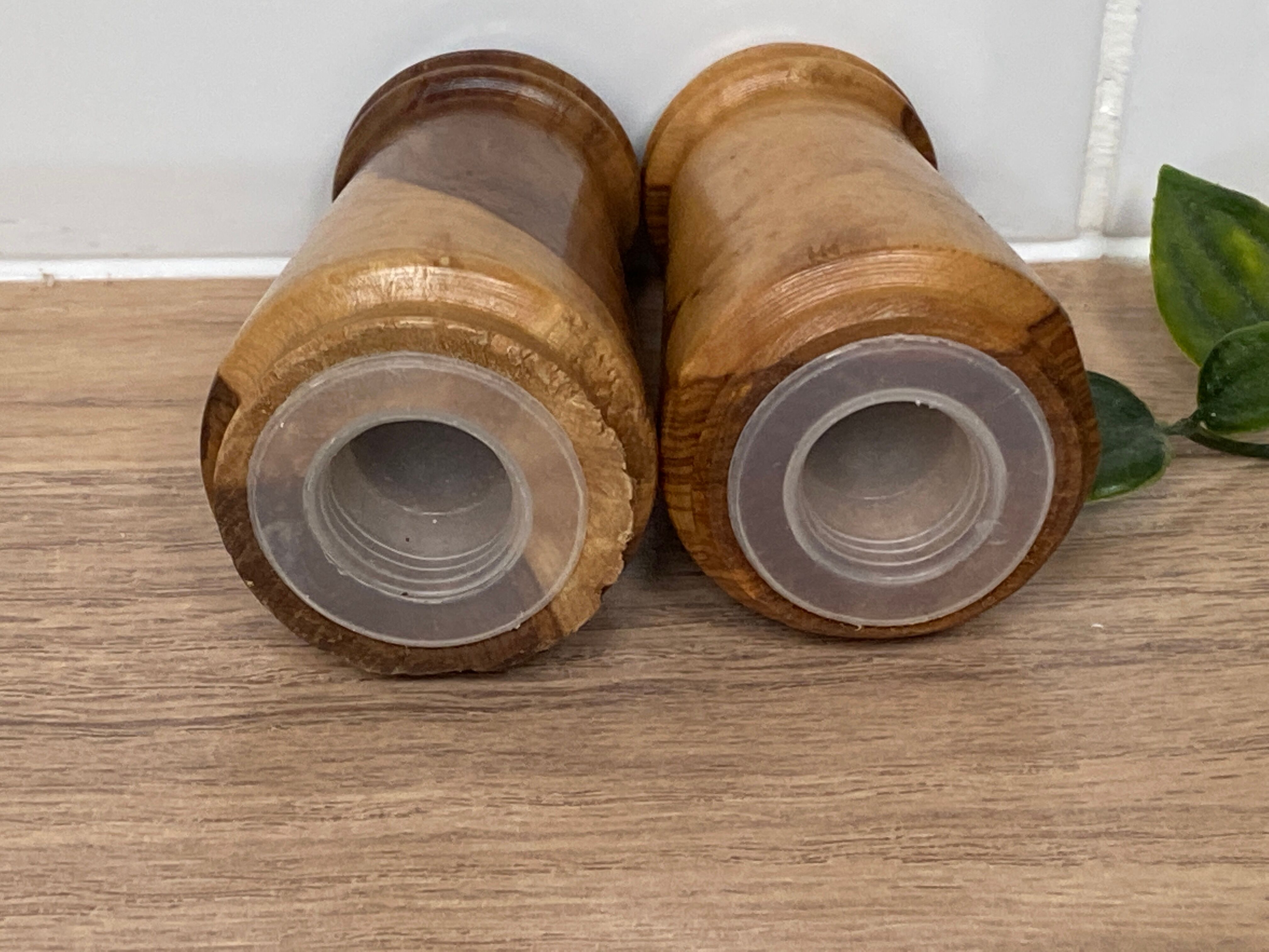 Salt and pepper shaker in Olivier