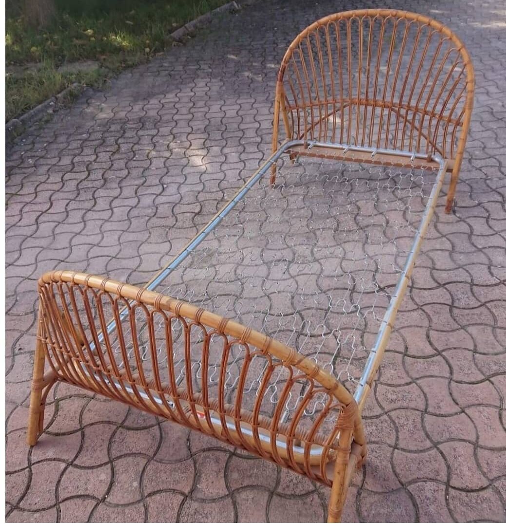 Vintage rattan basket bed 1 place