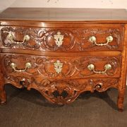 Commode arlésienne 18e