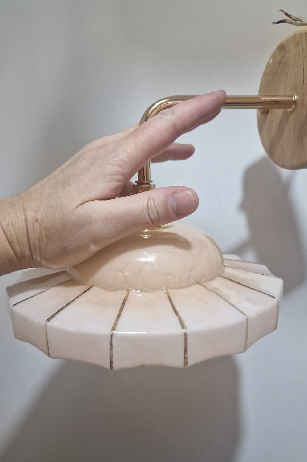 Art Deco wall lamp in marbled pink Clichy glass