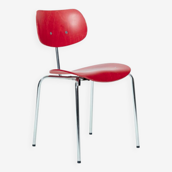 Chaises empilables Egon Eiermann rouge