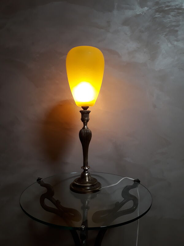 Lampe bronze abat-jour verre jaune opaque 1940 environ ,,57x15
