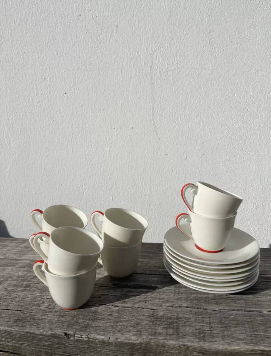 8 tasses en porcelaine fine blanche de Limoges Art déco