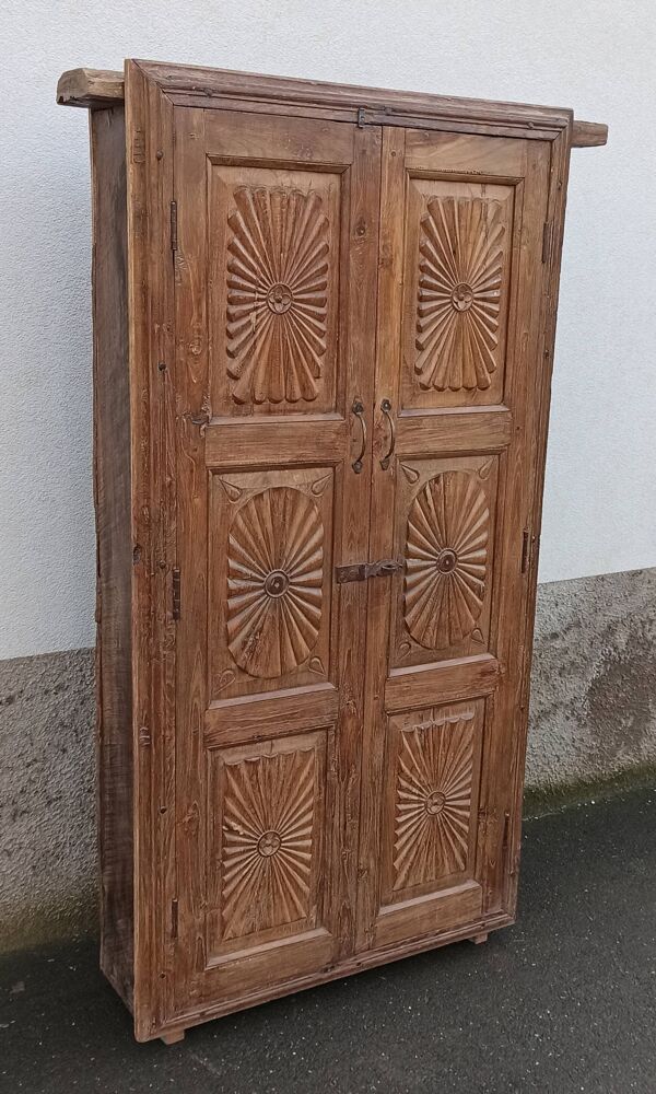 Ancienne armoire encastrée en bois