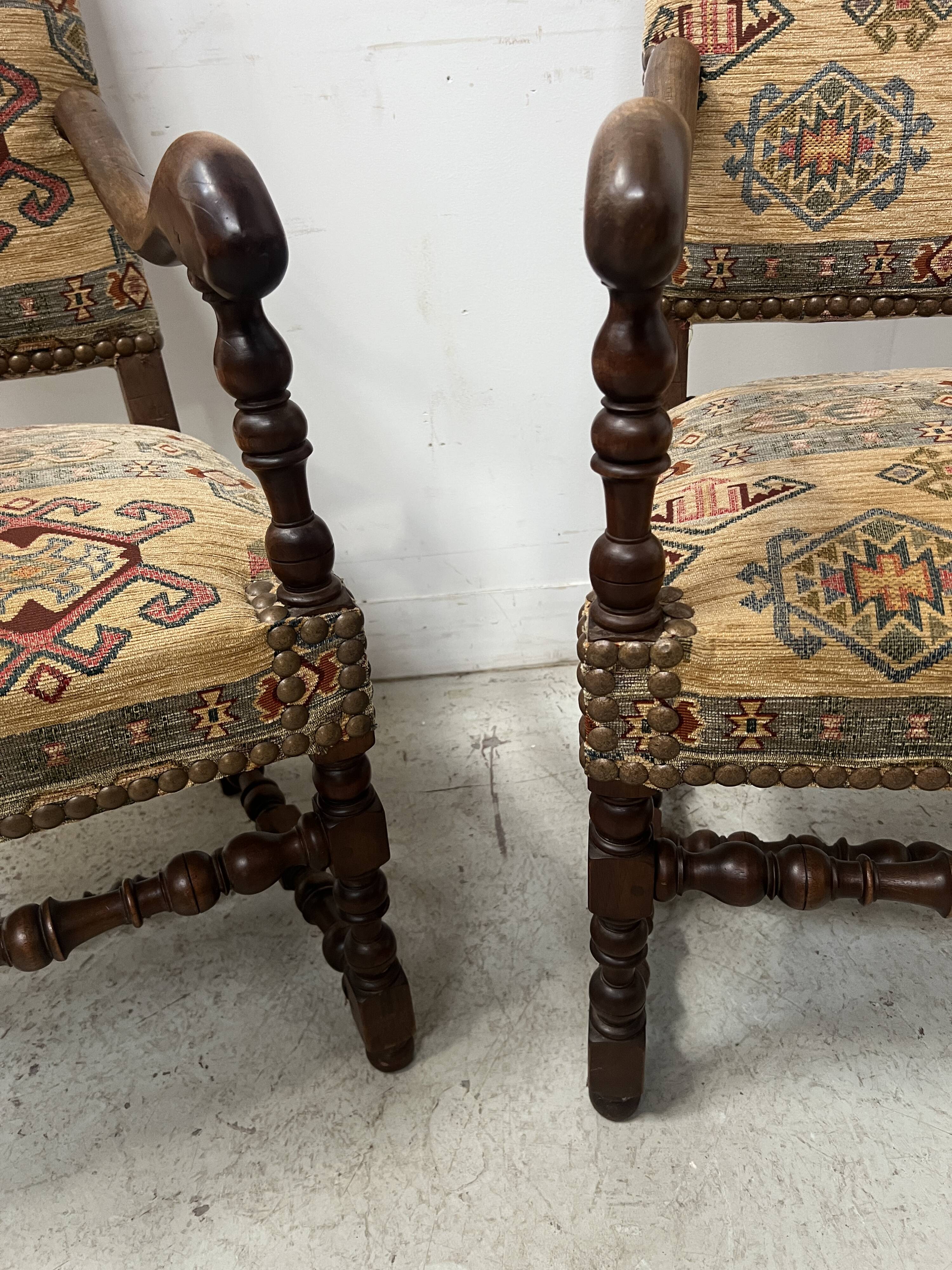 Paire de fauteuils de style Louis XIII a haut dossiers plats XX siècle