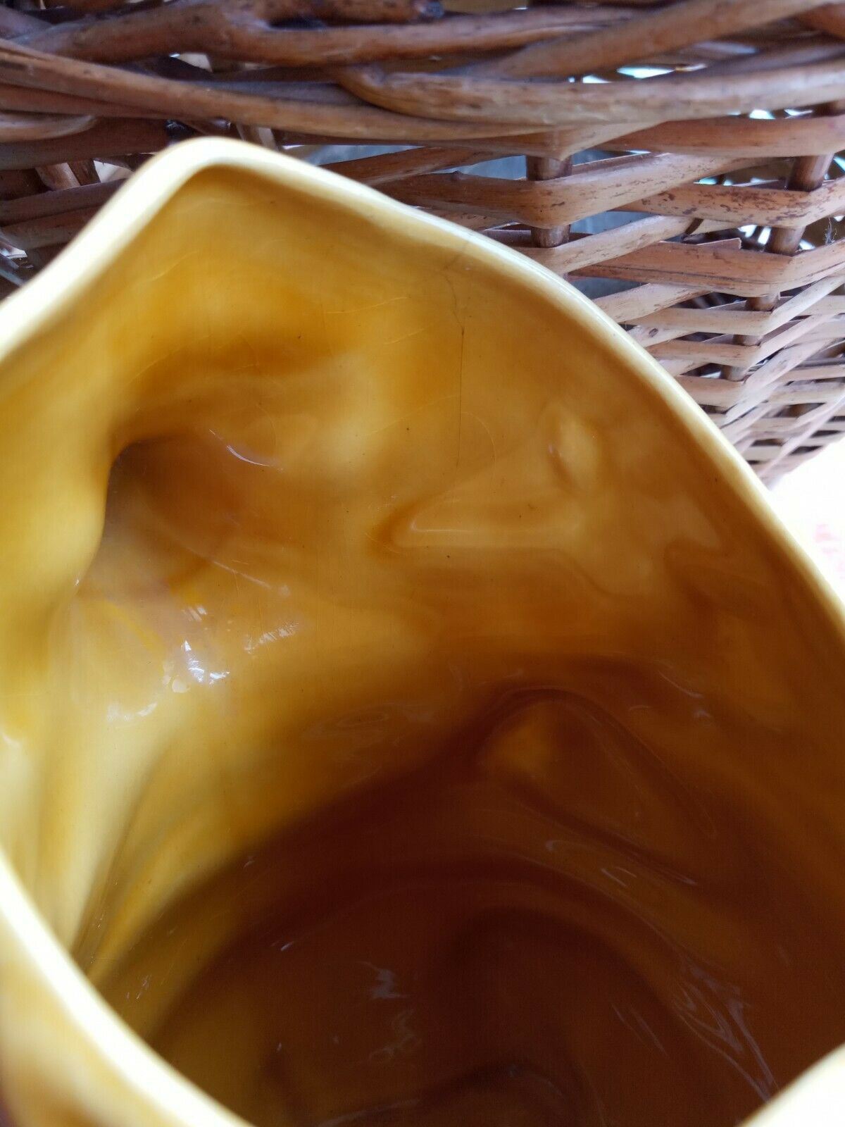 Anthropomorphic pitcher in dabbling