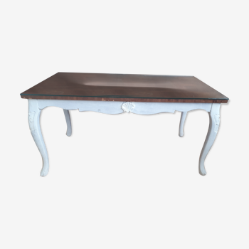 White patinated wooden table shabby chic style