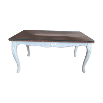 White patinated wooden table shabby chic style