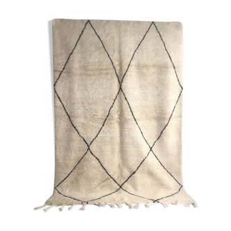 Moroccan Berber carpet Beni Ouarain with large black diamonds 2,96x2.03m