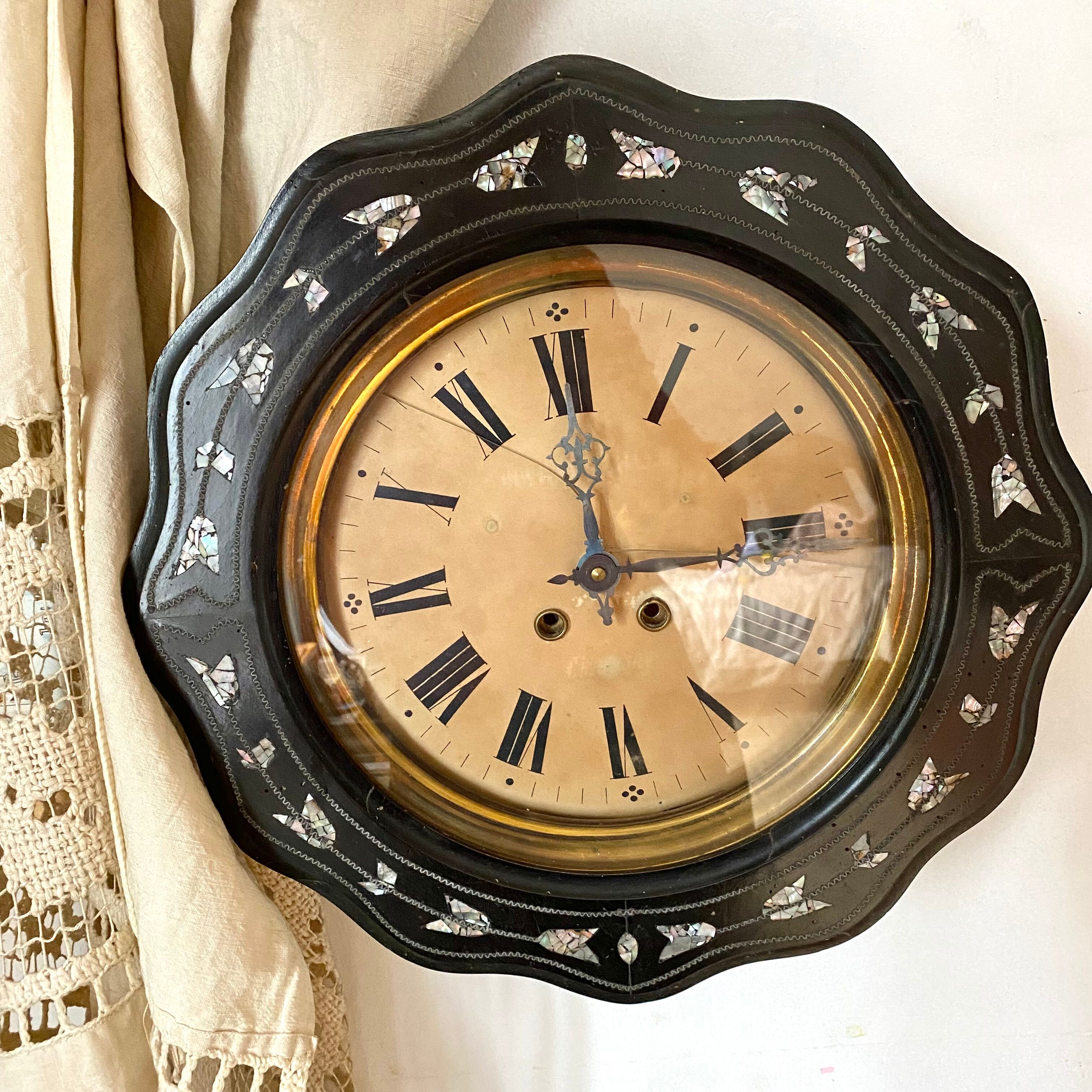 Horloge ancienne œil de bœuf bois et nacre