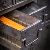 Trio de meubles industriels