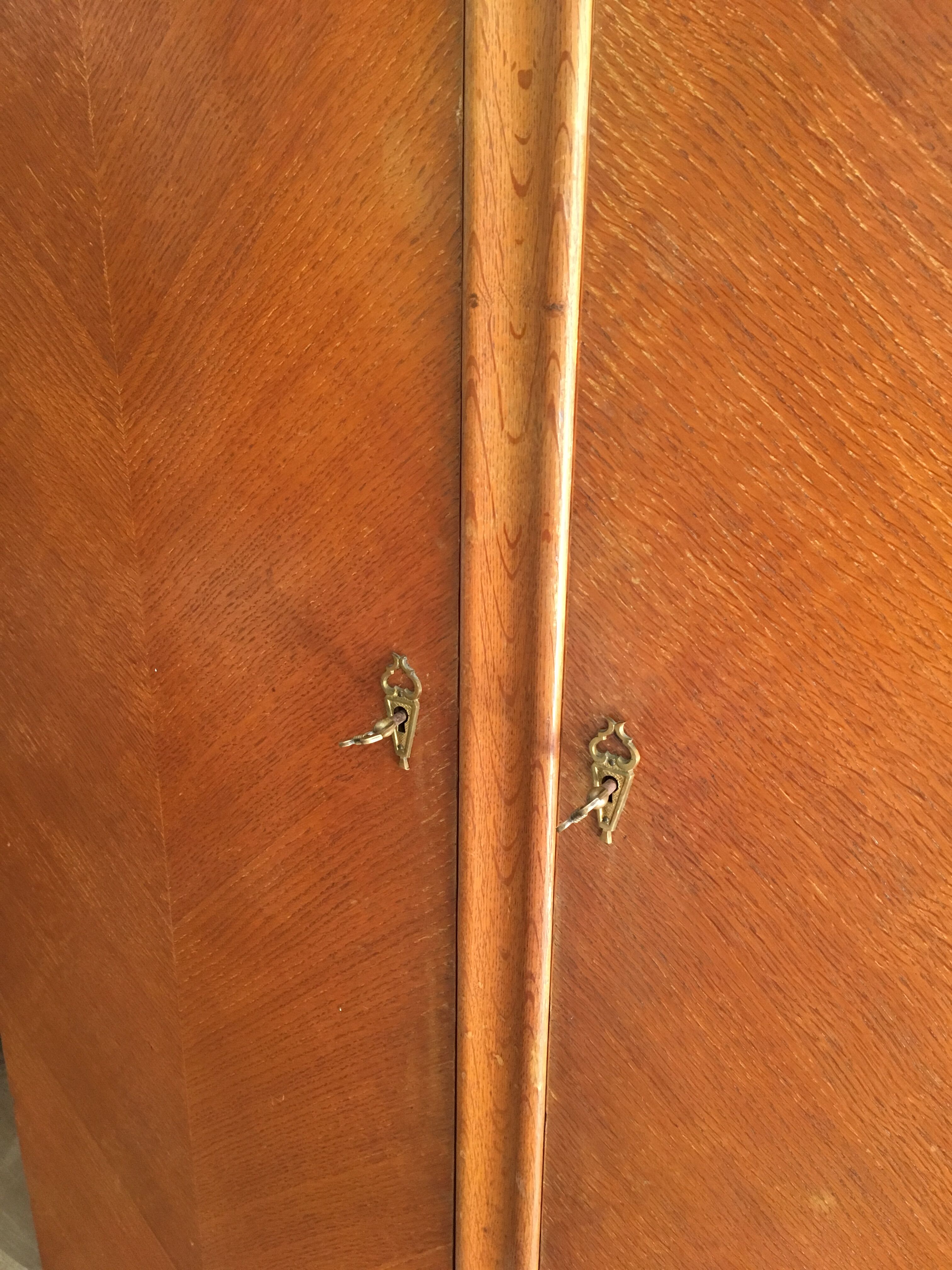 Vintage 3-doors cabinet with feet compass