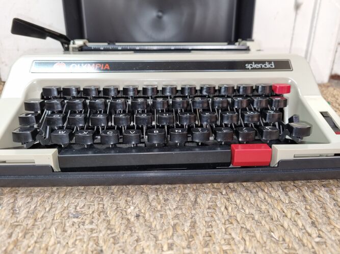 Machine à écrire olympia de 1970