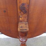 Pedestal table