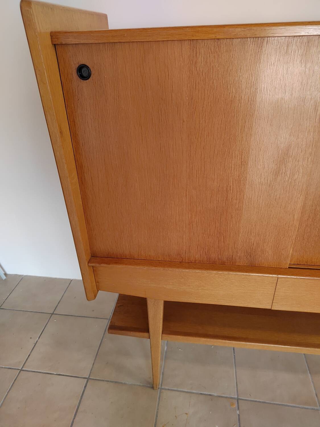 Superb tall sideboard in light oak, French work from the early 1950s