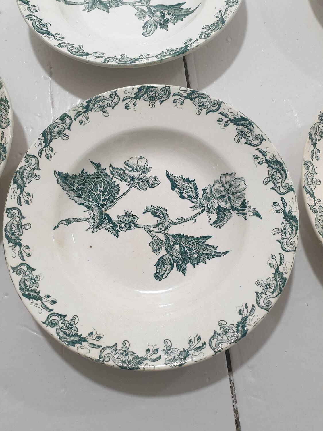 8 Saint Amand des Eaux soup plates