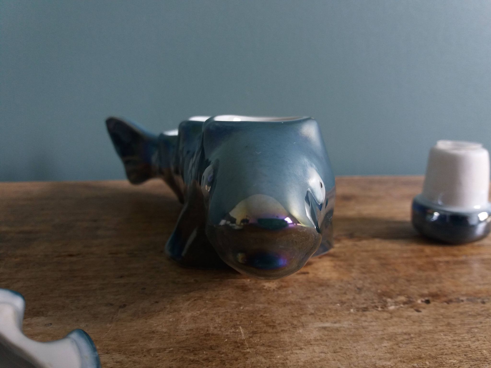 Salière poivrier moutardier zoomorphe, poisson en porcelaine