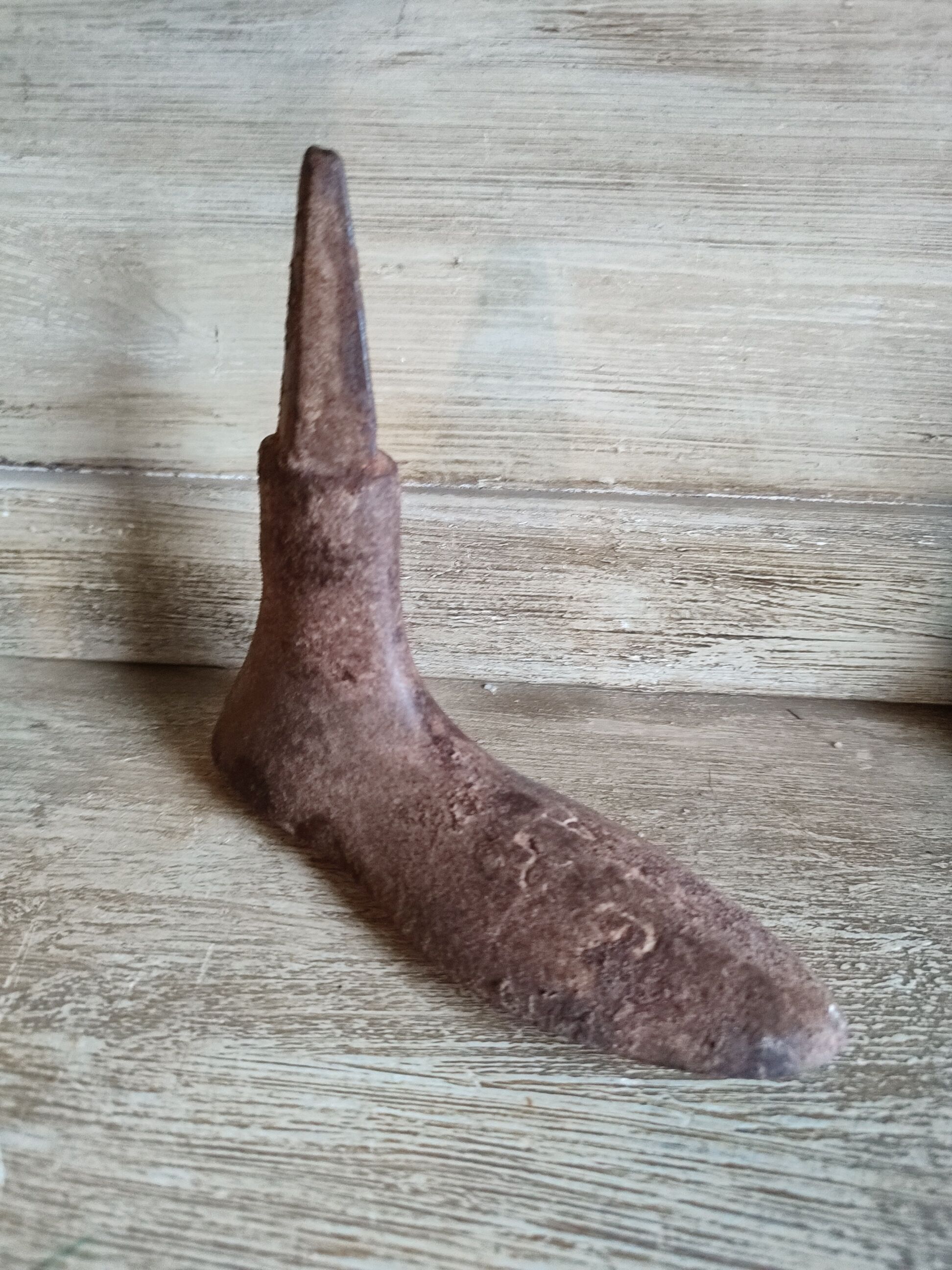 Children's shoemaker's anvil in cast iron