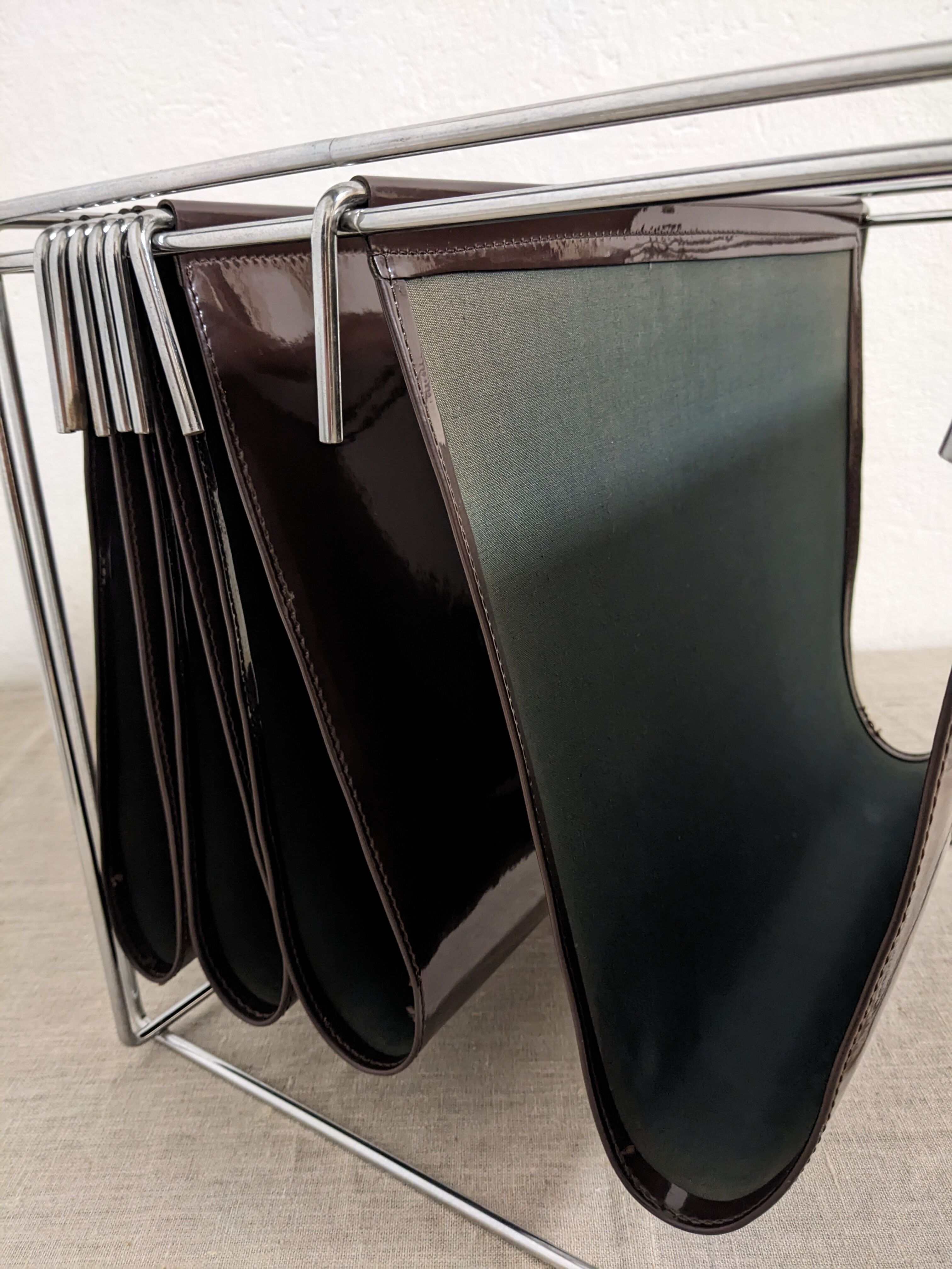 Magazine holder design Gérard Rignault published by Group S.A.
