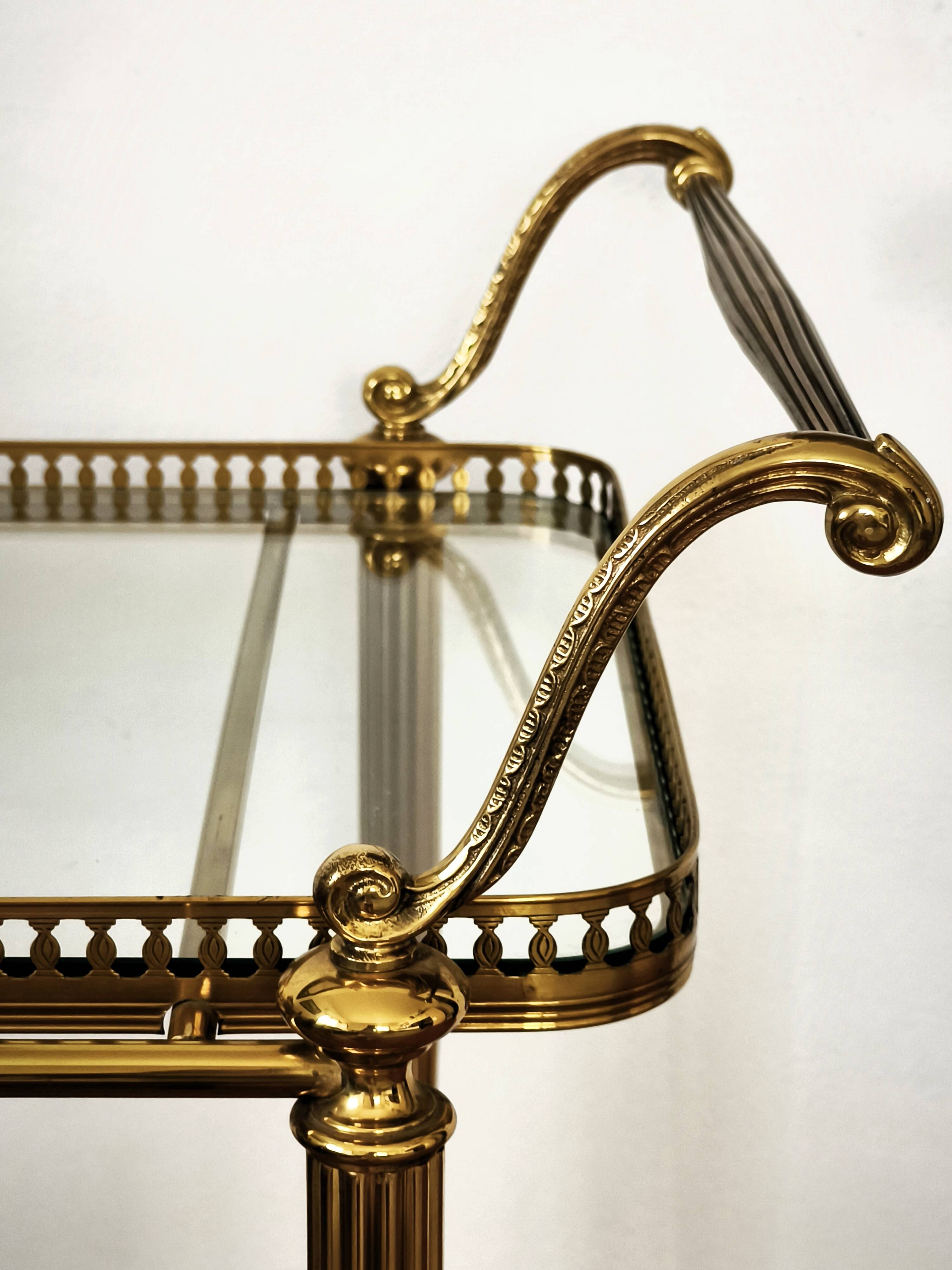 Rolling bar cart in brass and glass, mid-century, Italy