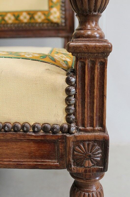 Fauteuil en noyer, style Louis XVI, début XIXe
