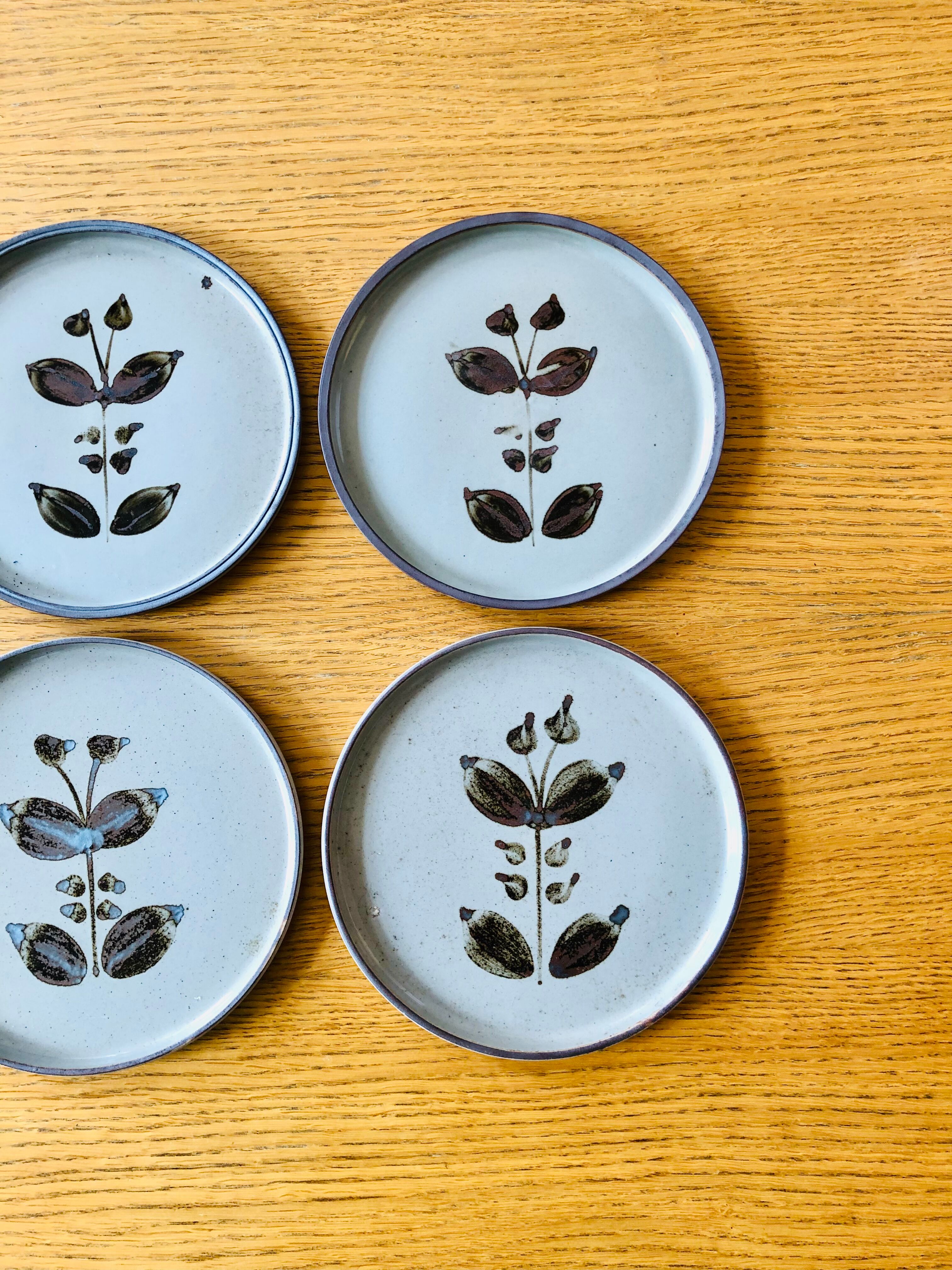 Dessert plates in sandstone from L'Arnon