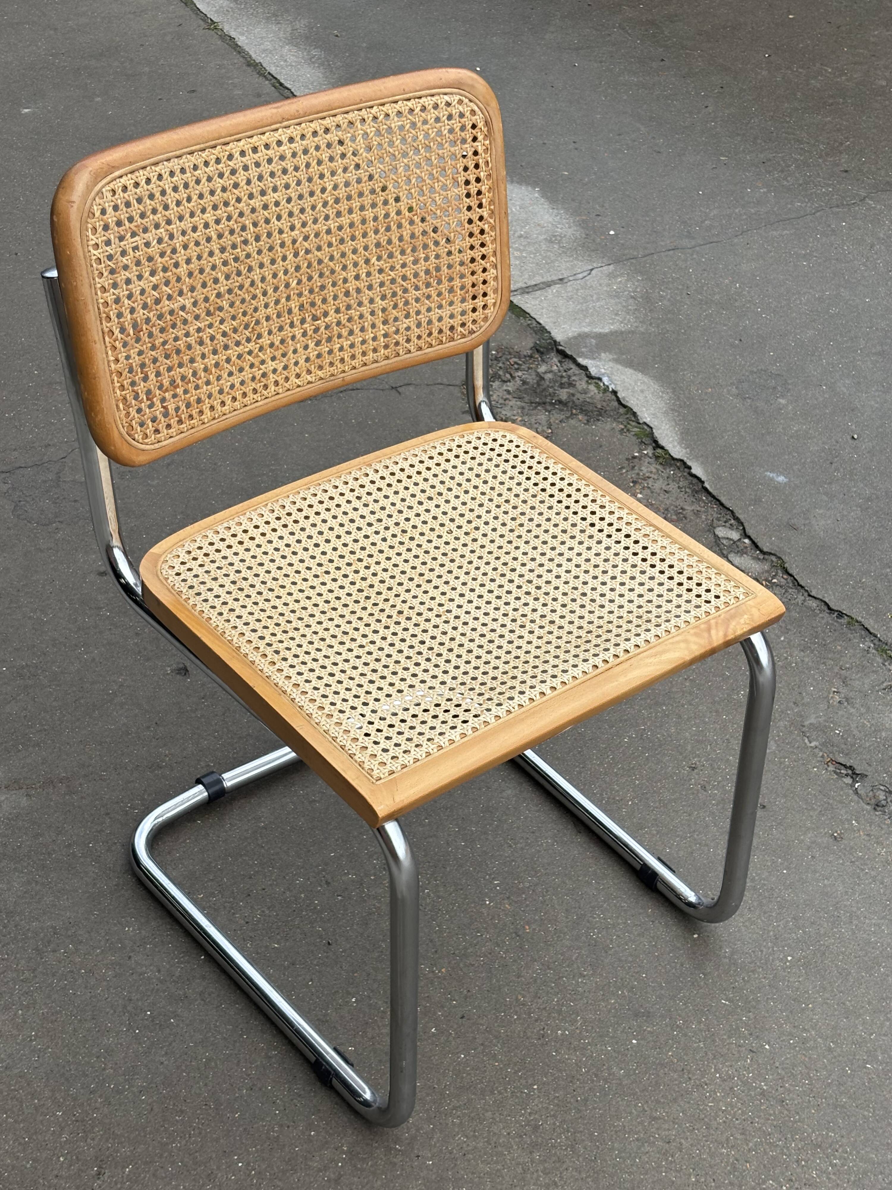 Chaise de design Cesca modèle B32 en chrome