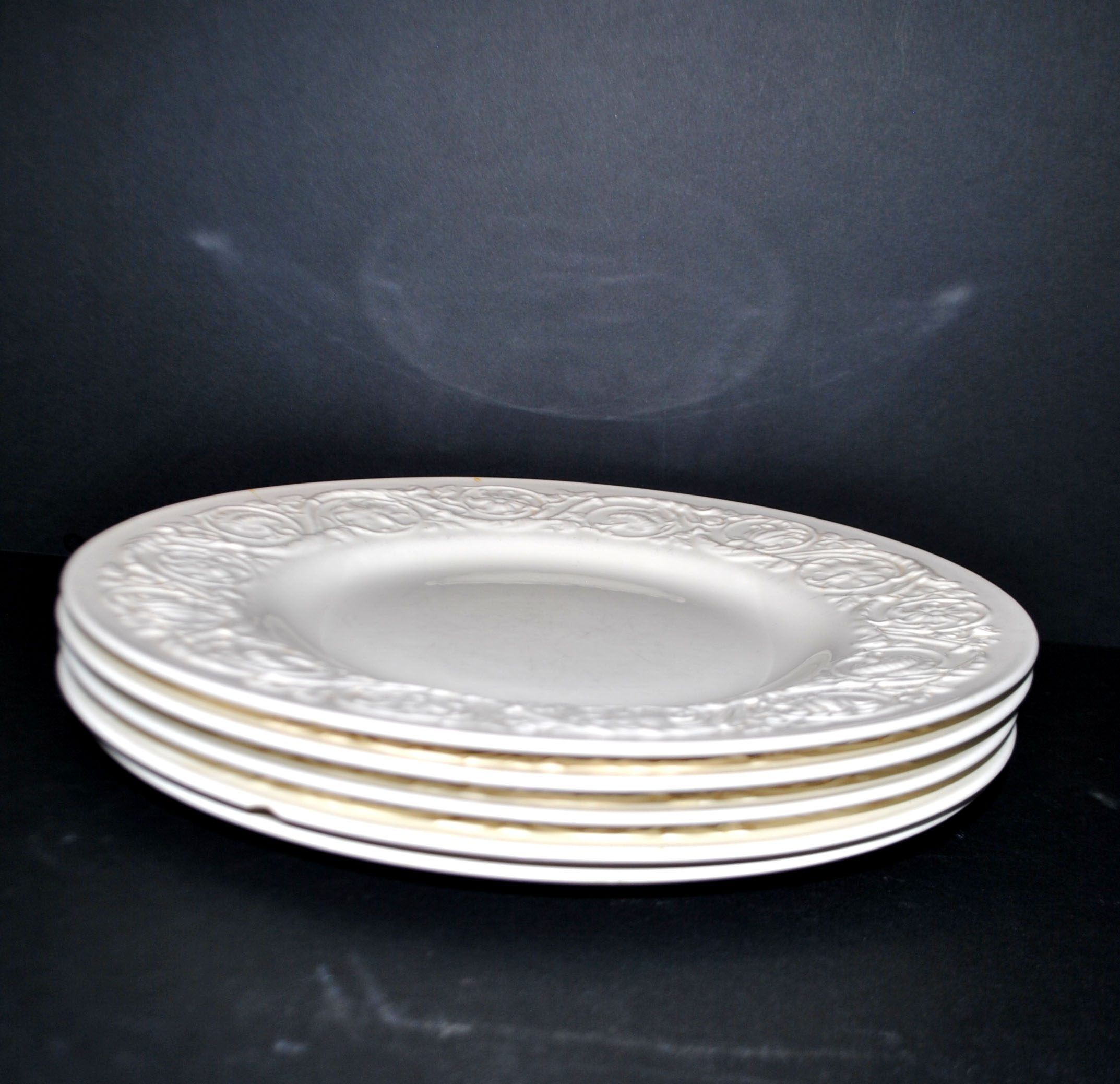 Wedgwood set of 5 Patrician garland England moulded earthenware plates 26.5 cm