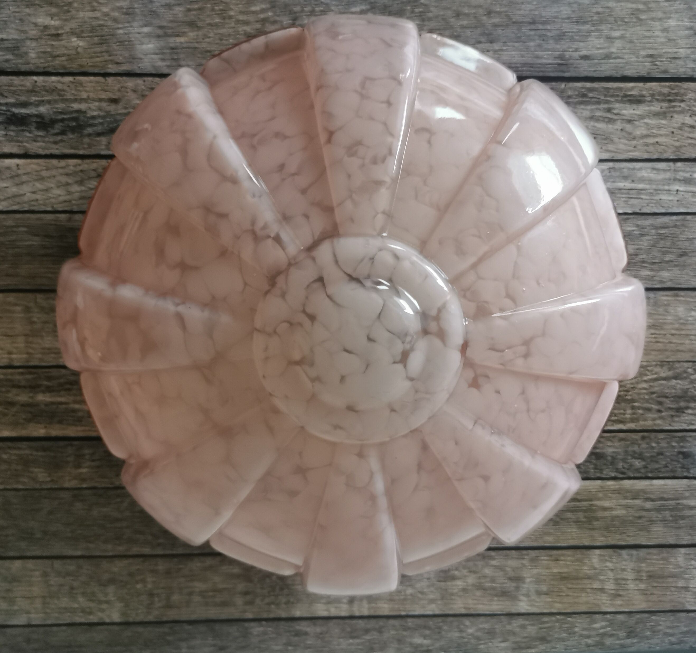 Grand globe art déco verre moucheté rose