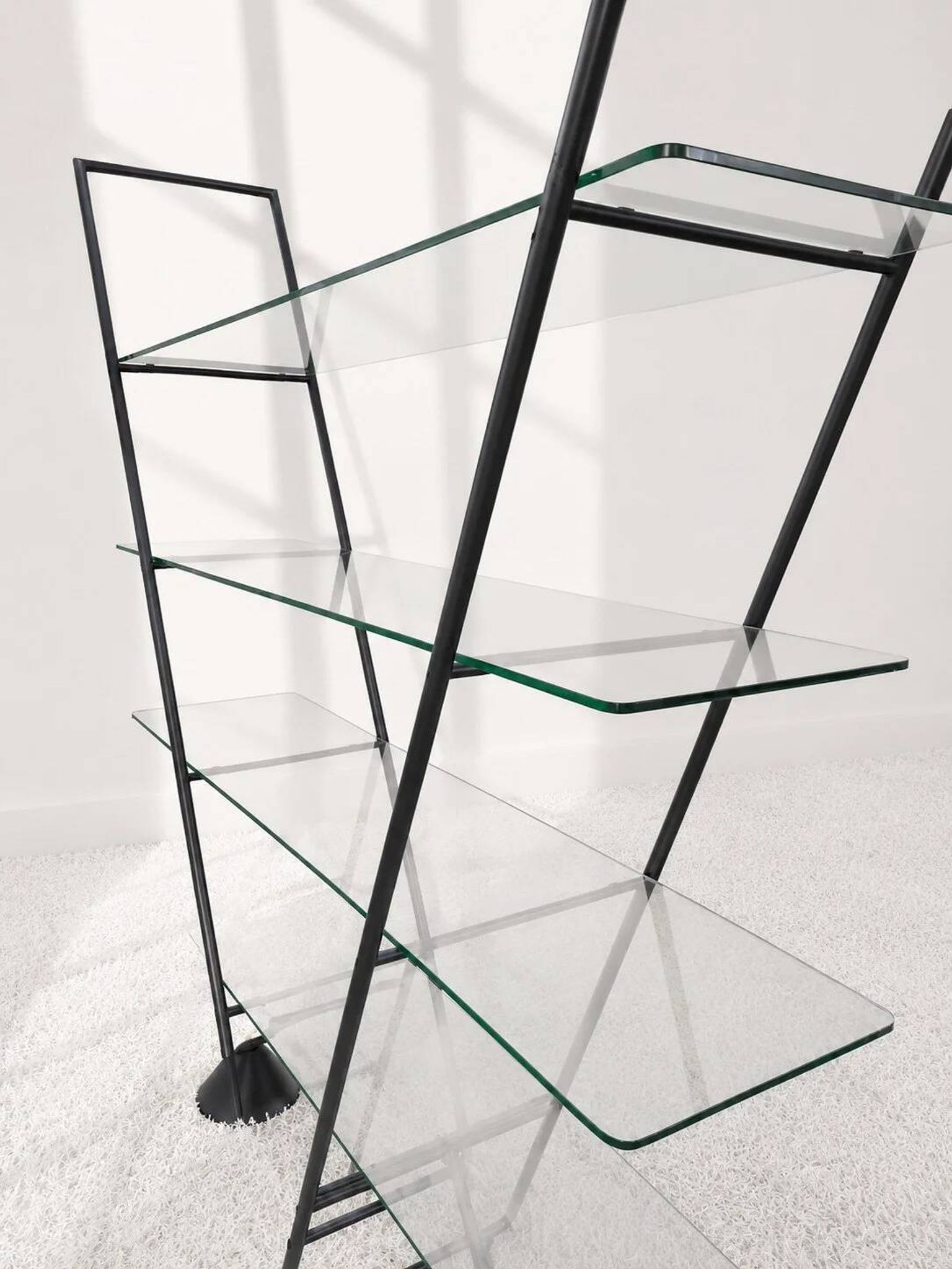 Étagère triangulaire Bauhaus. Années 80.